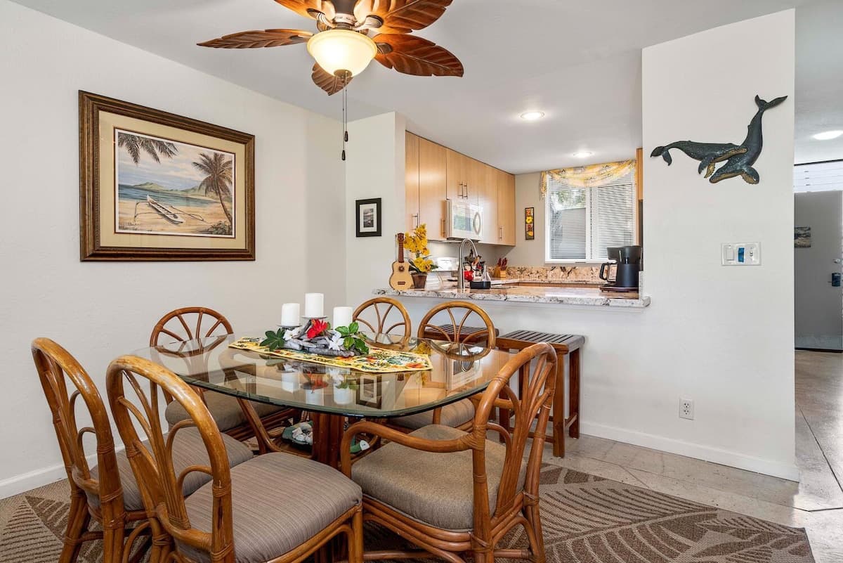 Condo in Kailua-Kona · ★4.65 · 2 bedrooms · 4 beds · 2 private baths - Photo 5