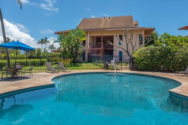Townhouse in Koloa · ★4.83 · 2 bedrooms · 4 beds · 2 shared baths - Photo 4