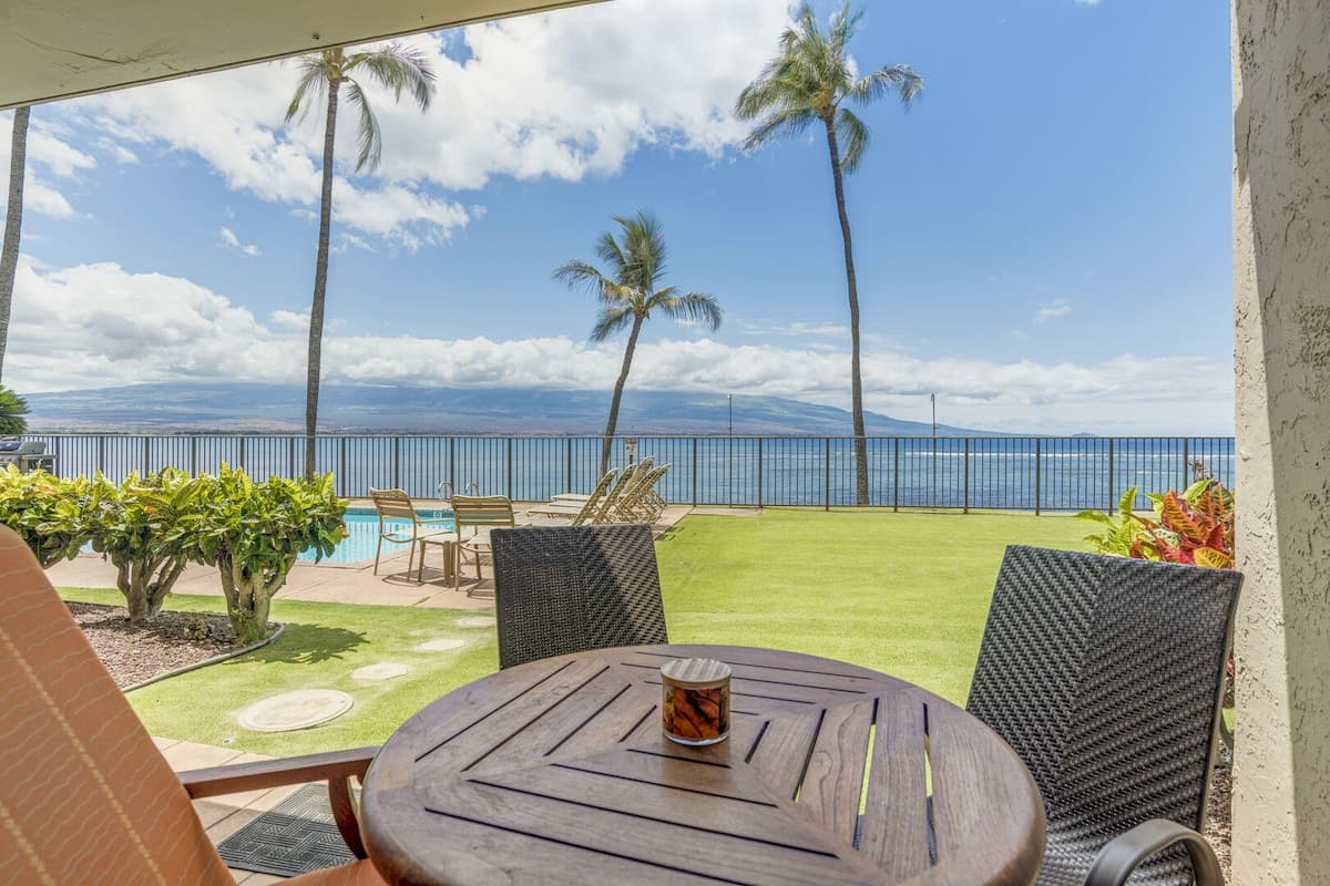Condo in Wailuku · ★4.8 · 2 bedrooms · 2 beds · 2 private baths - Photo 1