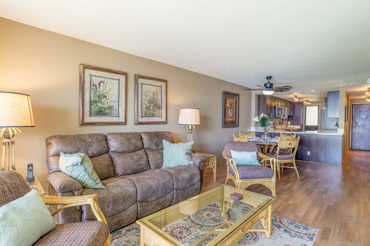 Condo in Wailuku · ★4.8 · 2 bedrooms · 2 beds · 2 private baths - Photo 4