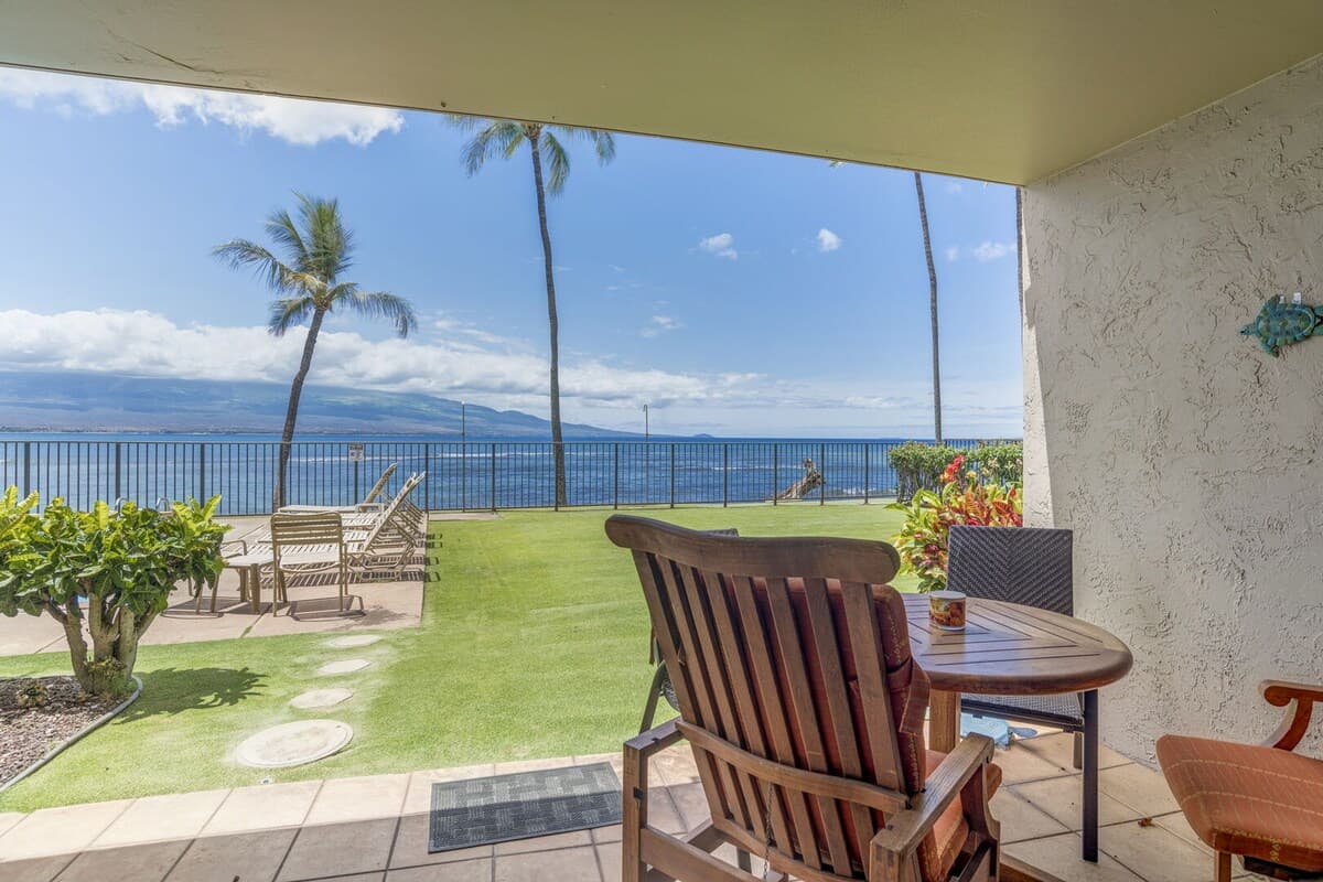 Condo in Wailuku · ★4.8 · 2 bedrooms · 2 beds · 2 private baths - Photo 2