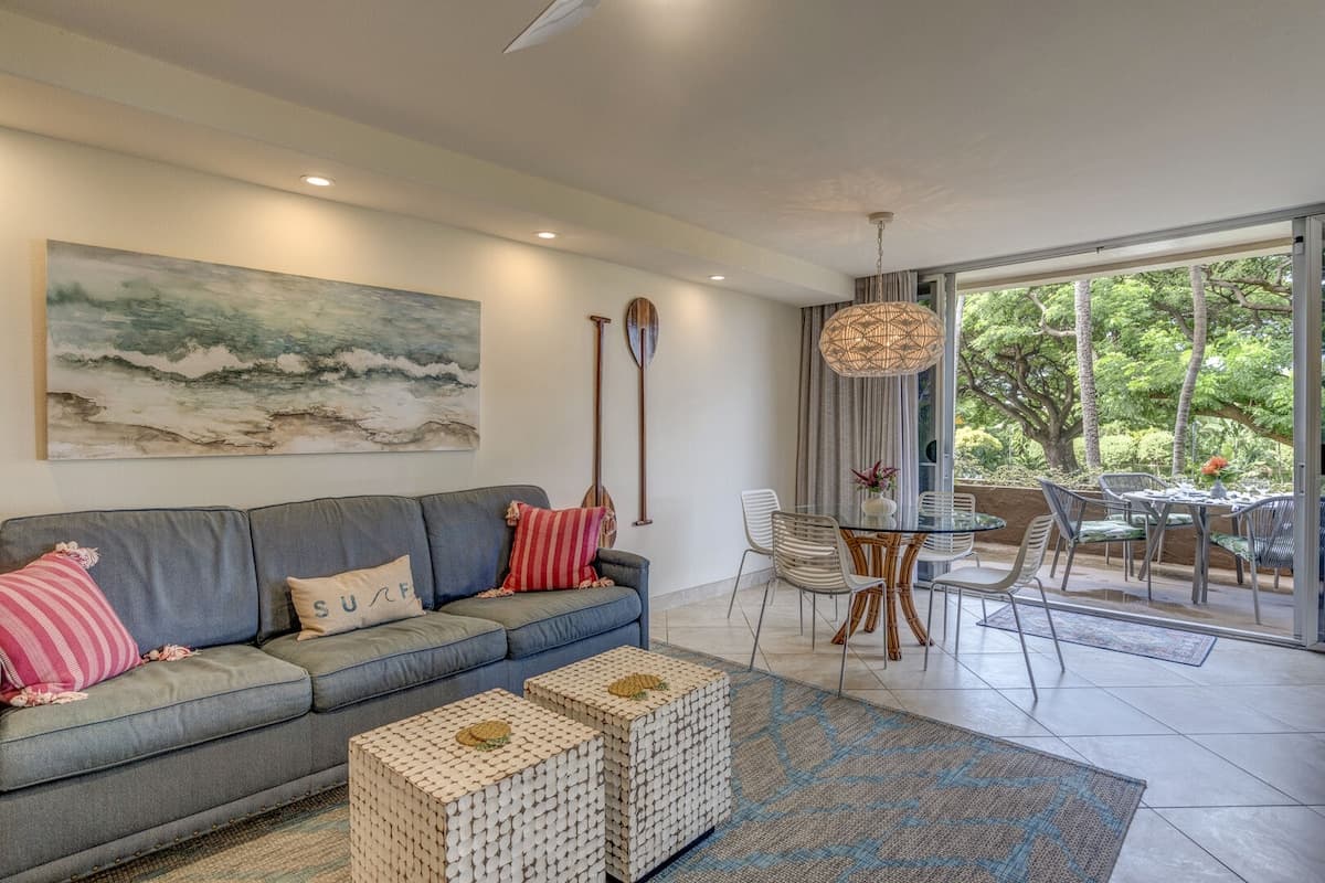 Condo in Lahaina · ★4.9 · 1 bedroom · 2 beds · 1.5 private baths - Photo 4