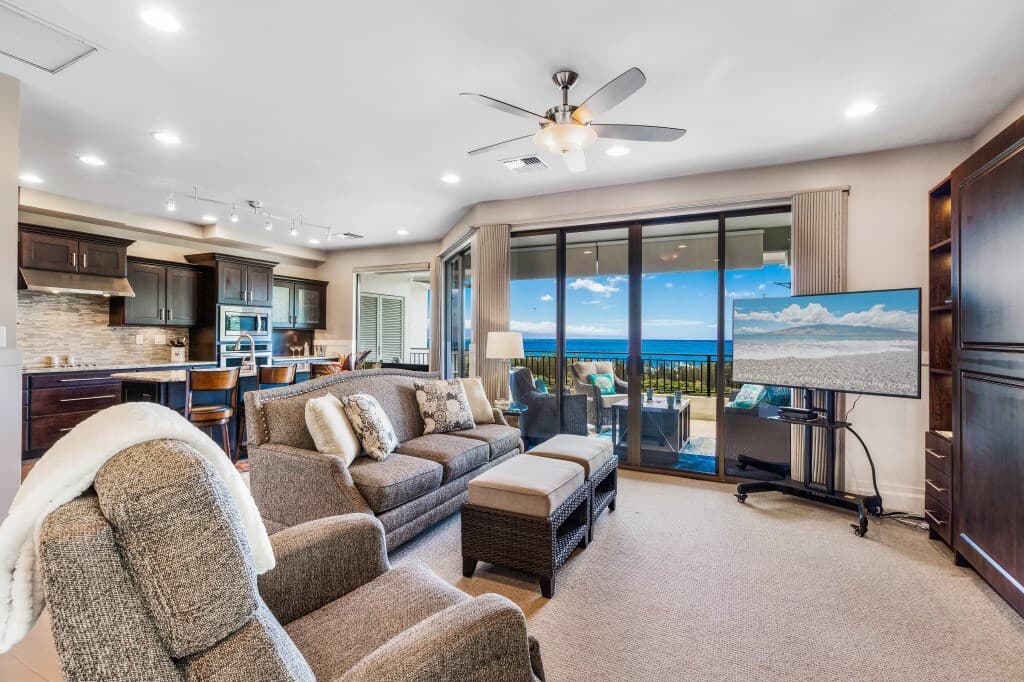 Condo in Lahaina · ★5.0 · 1 bedroom · 1 bed · 2 baths - Photo 4