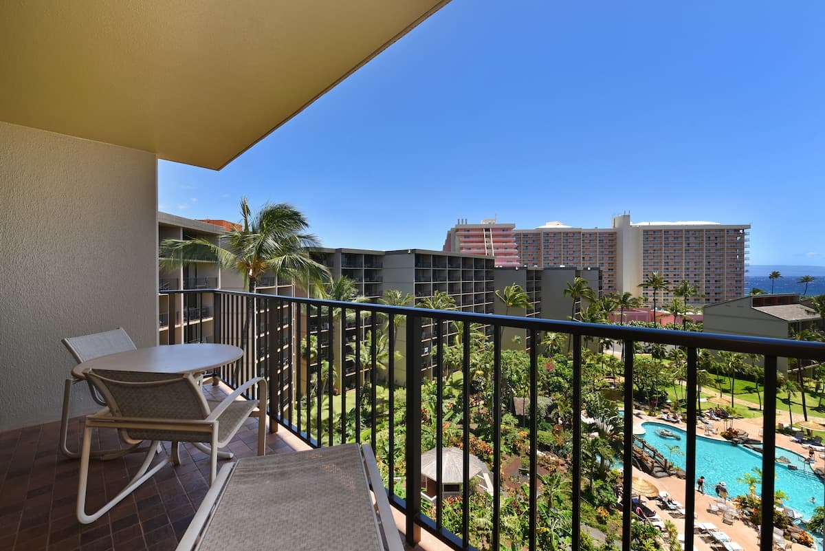 Condo in Lahaina · ★4.57 · 1 bedroom · 2 beds · 1 bath - Photo 1