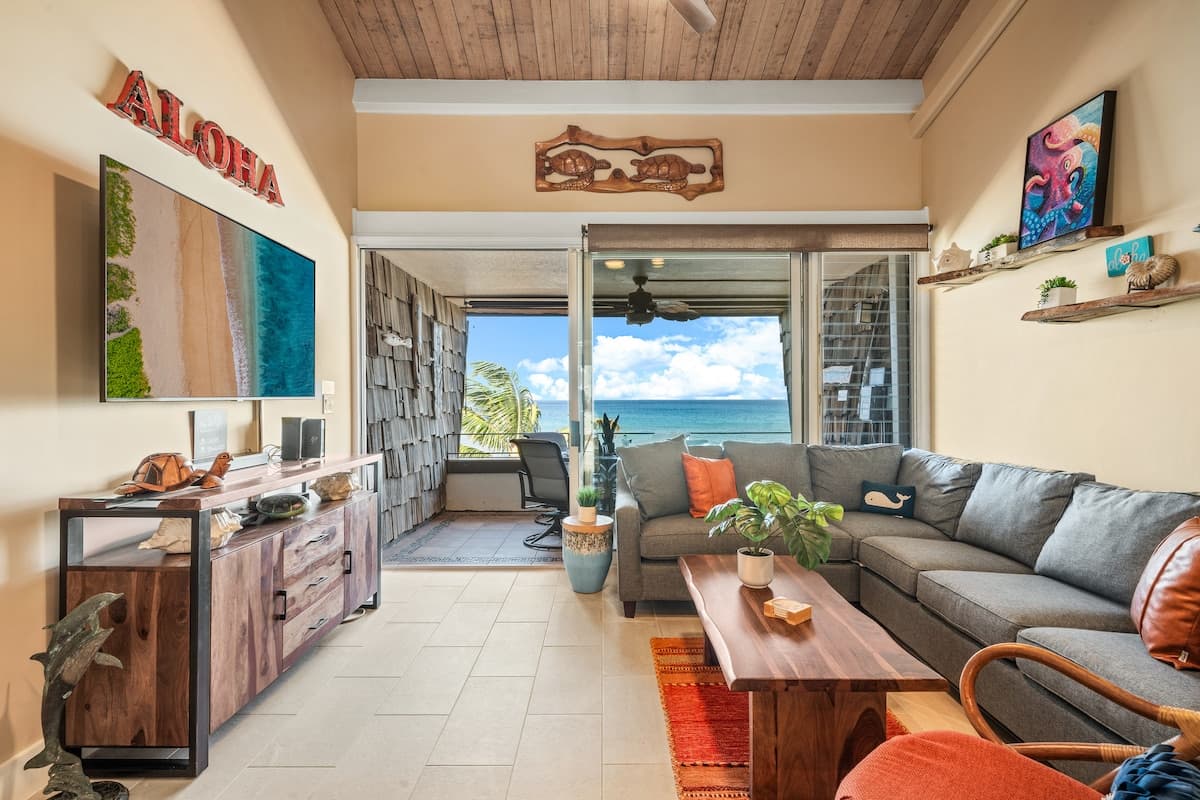Condo in Lahaina · ★4.77 · 2 bedrooms · 3 beds · 2 baths - Photo 2