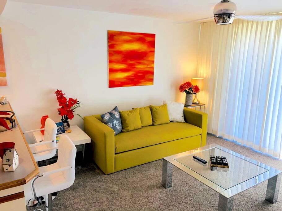 Condo in Lahaina · ★4.79 · 1 bedroom · 2 beds · 1 bath - Photo 2