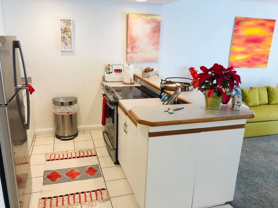 Condo in Lahaina · ★4.79 · 1 bedroom · 2 beds · 1 bath - Photo 5
