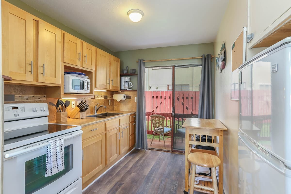 Condo in Kapaa · ★4.72 · 2 bedrooms · 3 beds · 1.5 baths - Photo 3