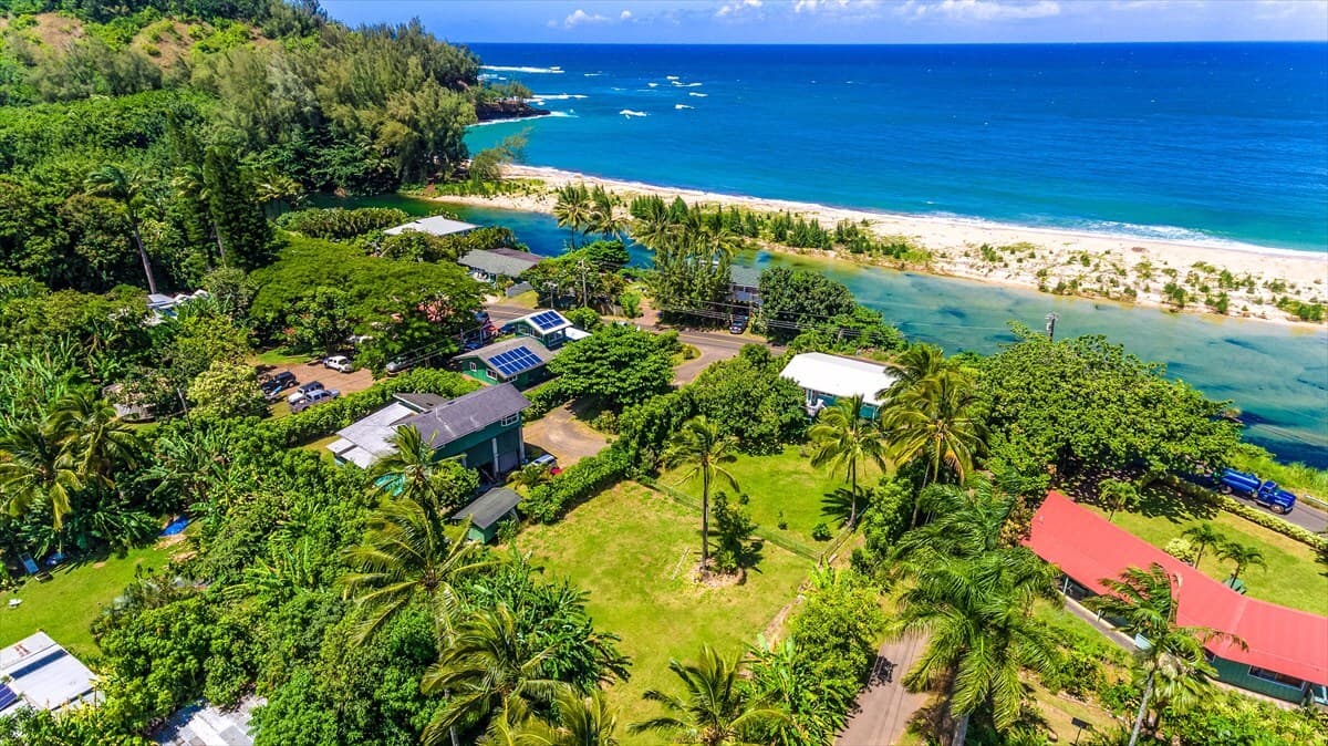 Home in Wainiha · ★4.7 · 3 bedrooms · 3 beds · 2 baths - Photo 3