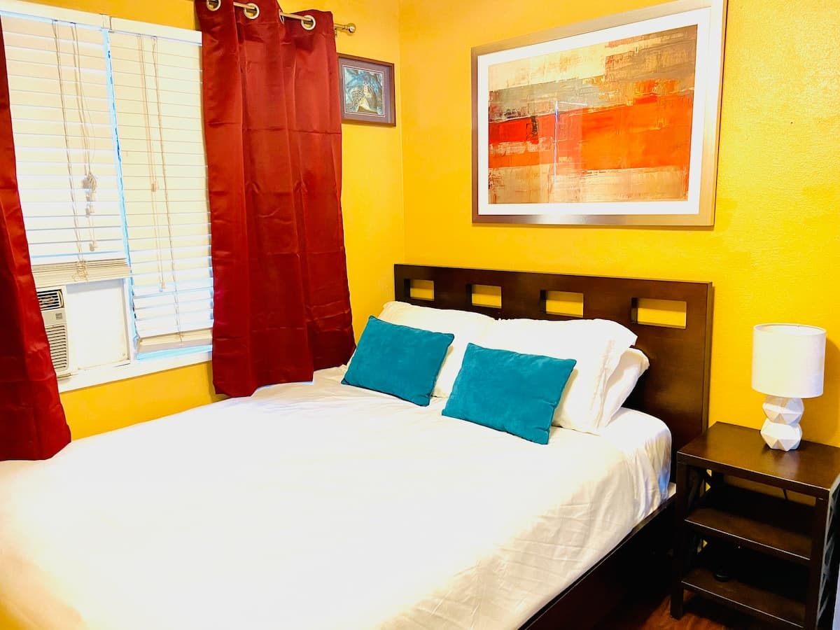 Condo in Kailua · ★4.63 · 2 bedrooms · 3 beds · 1 private bath - Photo 5
