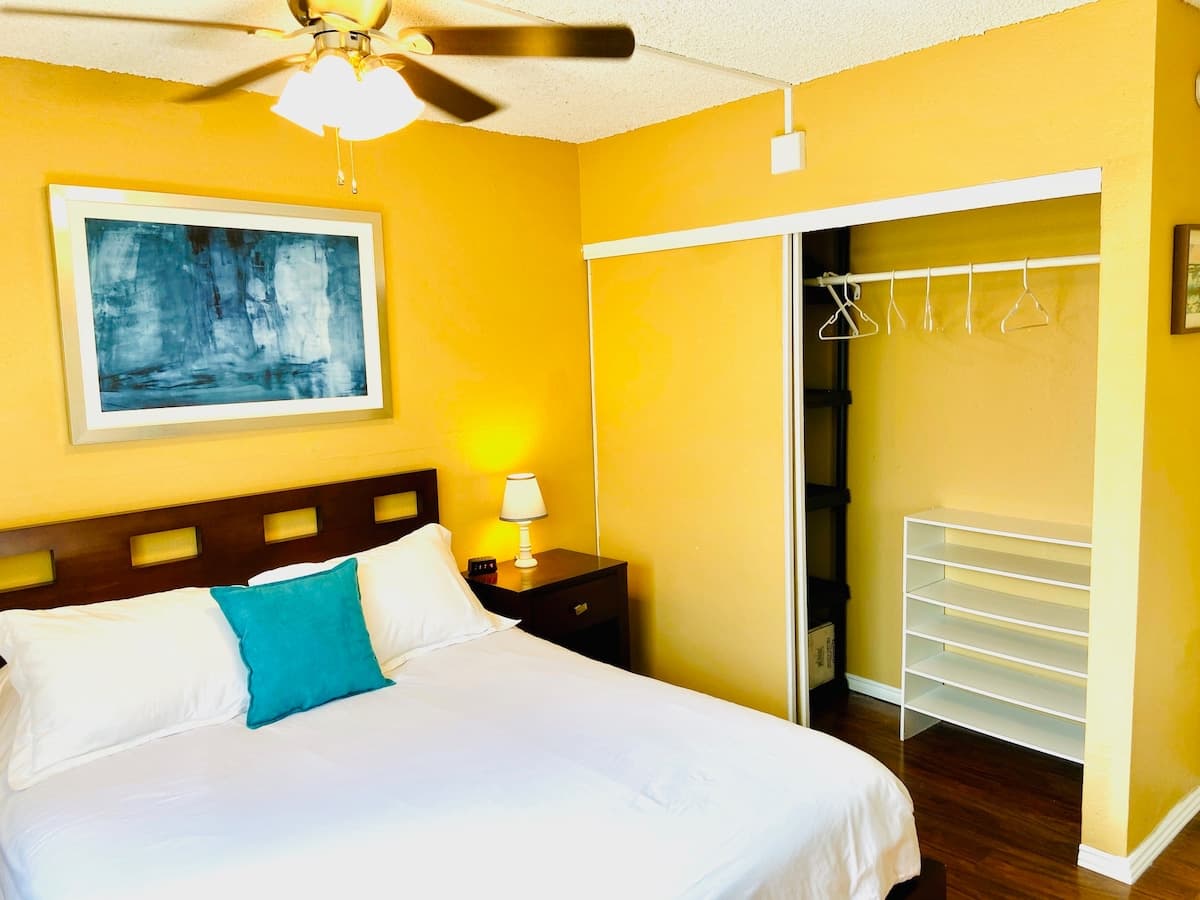Condo in Kailua · ★4.63 · 2 bedrooms · 3 beds · 1 private bath - Photo 3