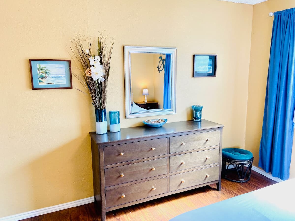 Condo in Kailua · ★4.63 · 2 bedrooms · 3 beds · 1 private bath - Photo 4