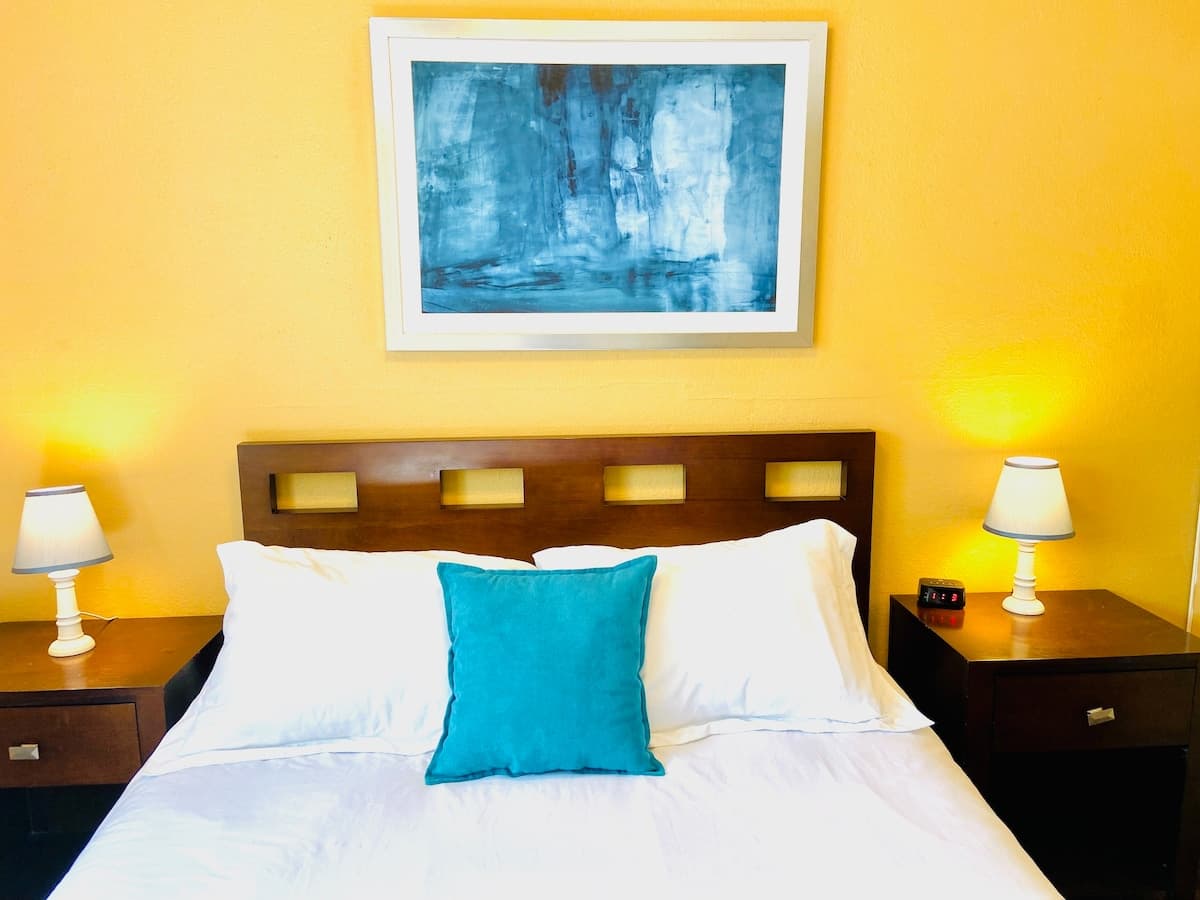 Condo in Kailua · ★4.63 · 2 bedrooms · 3 beds · 1 private bath - Photo 1