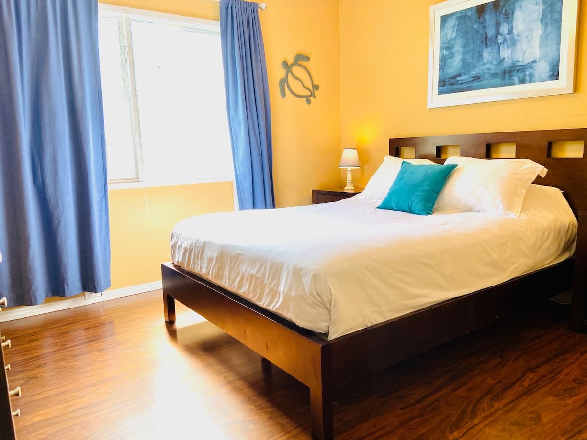 Condo in Kailua · ★4.63 · 2 bedrooms · 3 beds · 1 private bath - Photo 2