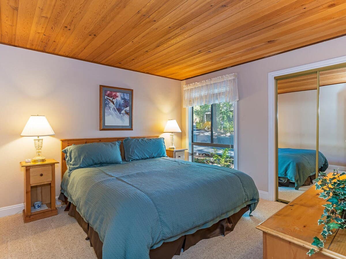 Condo in Incline Village · ★4.85 · 3 bedrooms · 3 beds · 2 private baths - Photo 2