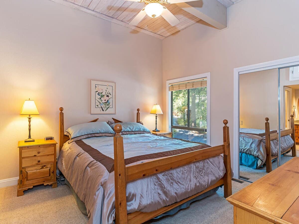 Condo in Incline Village · ★4.85 · 3 bedrooms · 3 beds · 2 private baths - Photo 4