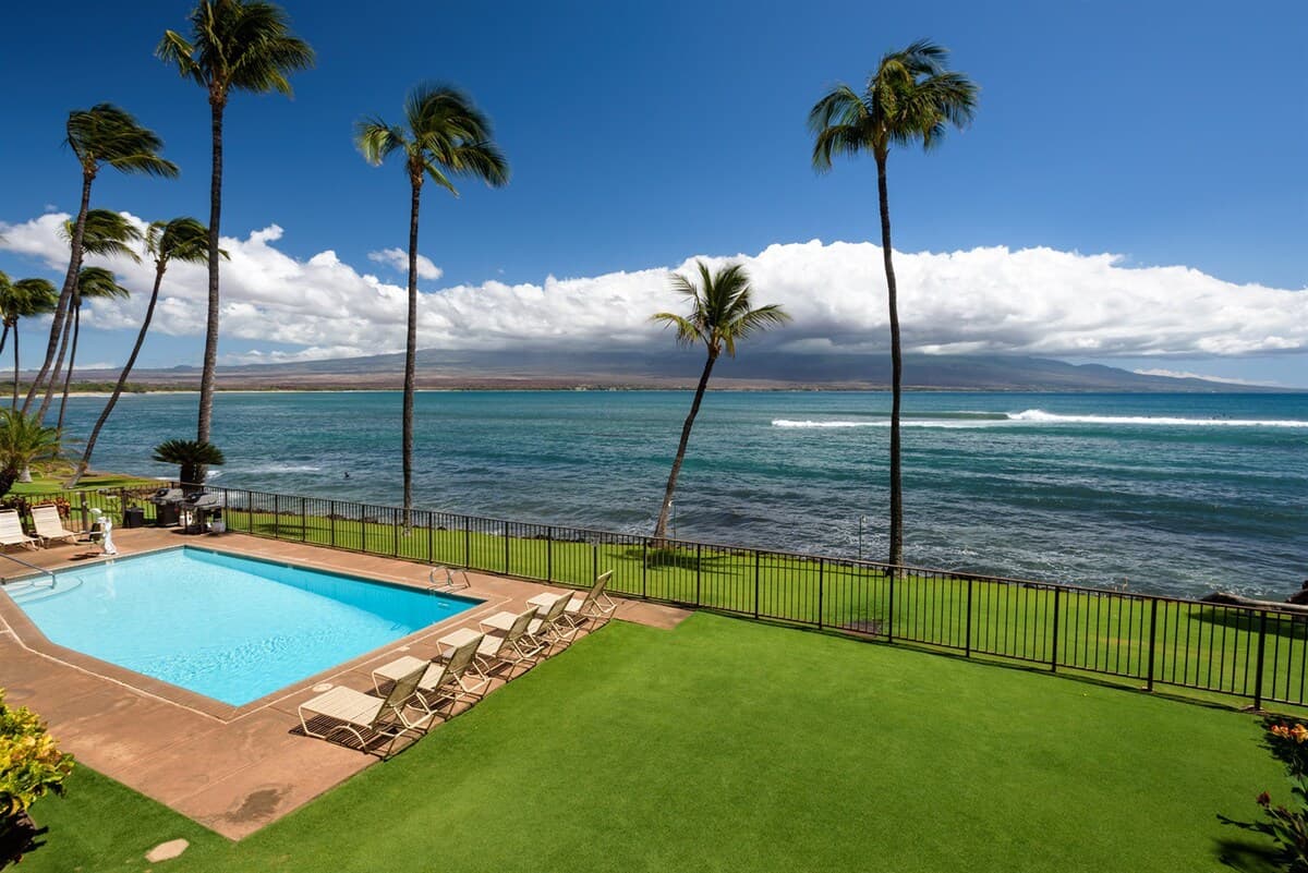 Condo in Wailuku · ★4.92 · 3 bedrooms · 5 beds · 2 private baths - Photo 3