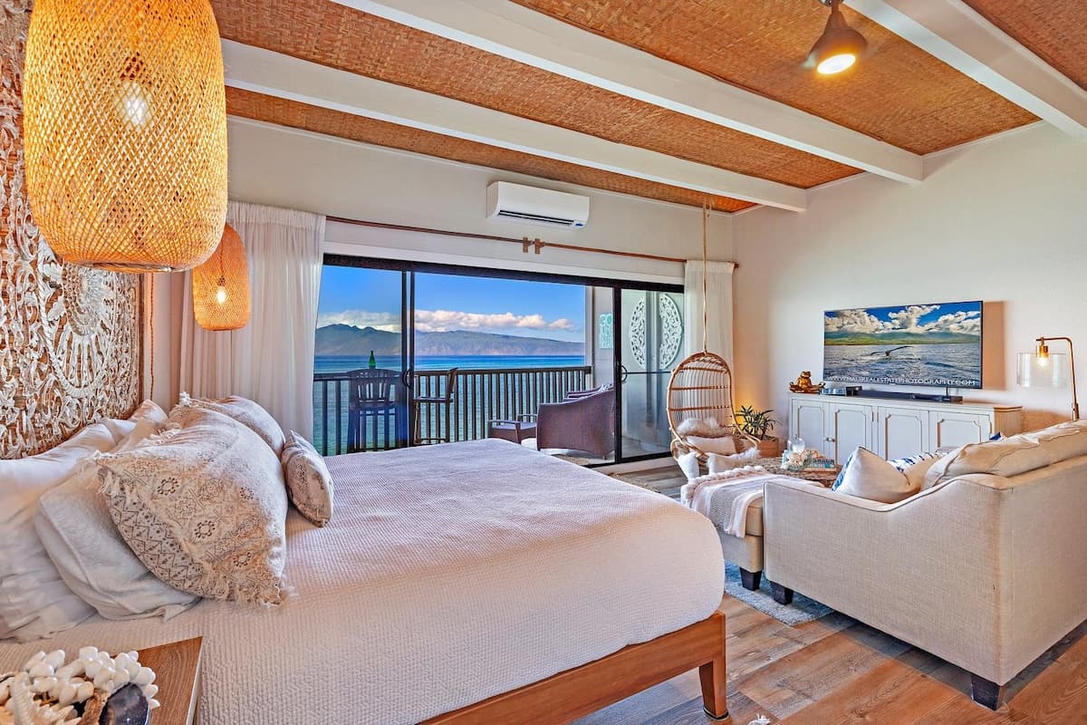 Condo in Lahaina · ★4.98 · 1 bedroom · 1 bed · 1 bath - Photo 2