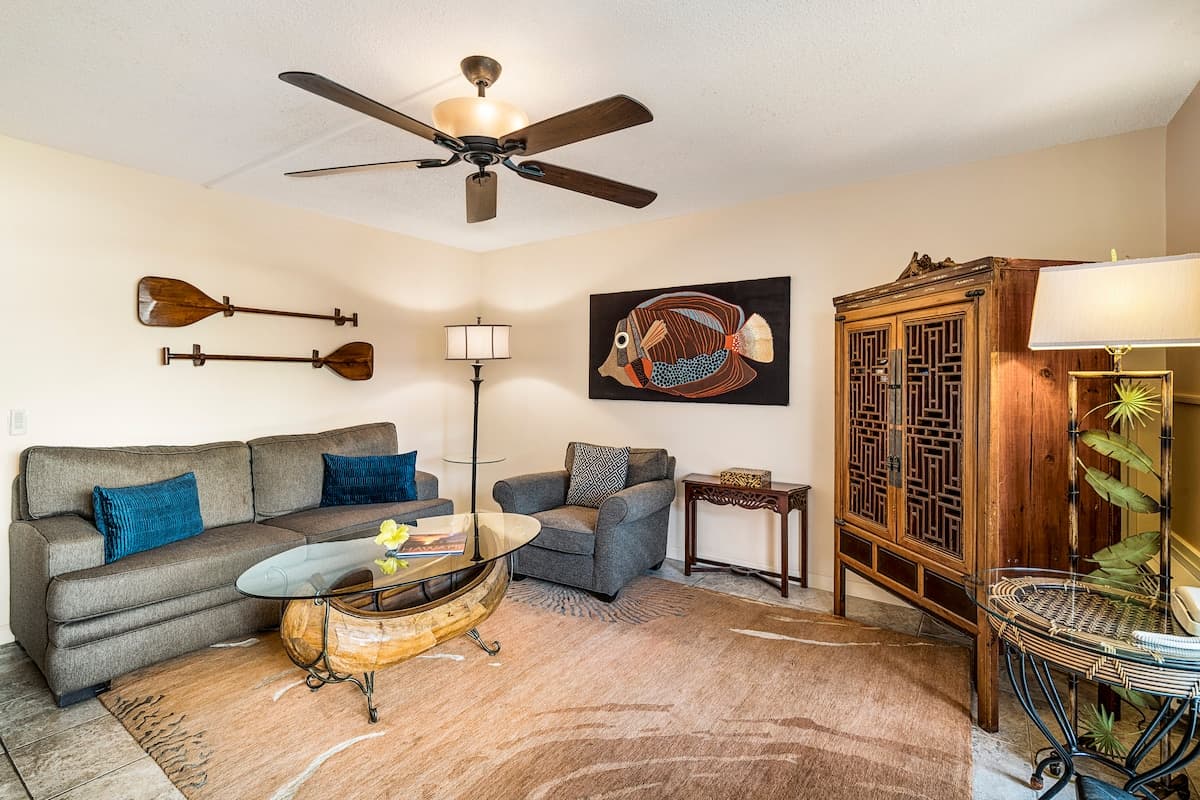 Condo in Kailua-Kona · ★4.72 · 1 bedroom · 2 beds · 1 bath - Photo 4
