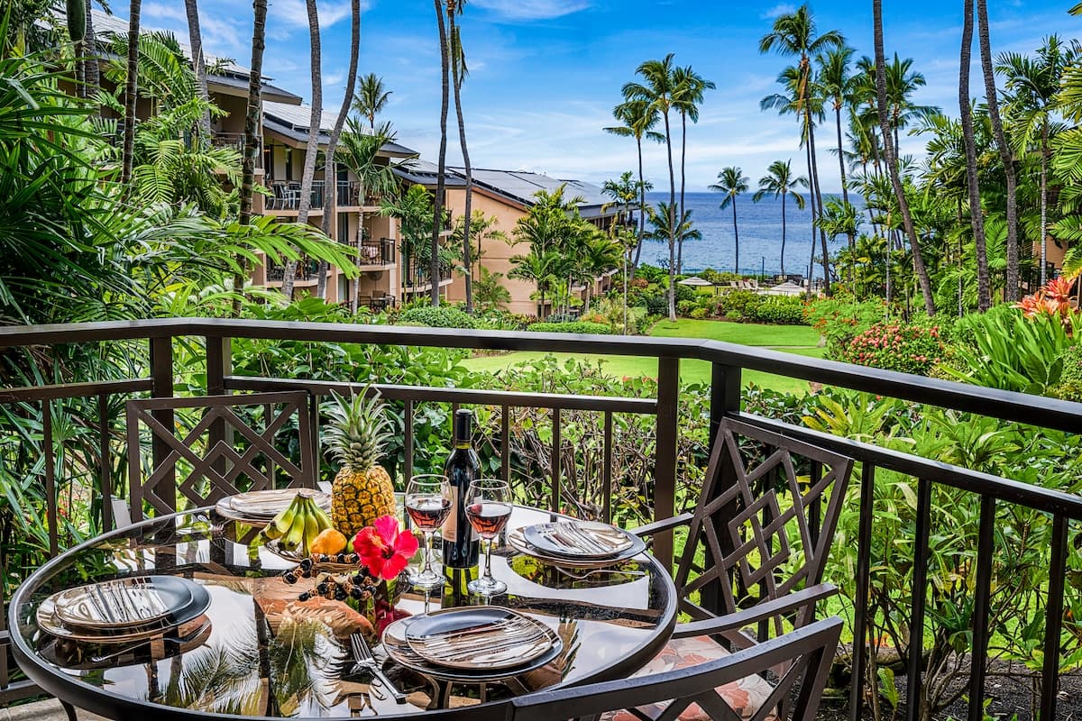 Condo in Kailua-Kona · ★4.72 · 1 bedroom · 2 beds · 1 bath - Photo 1