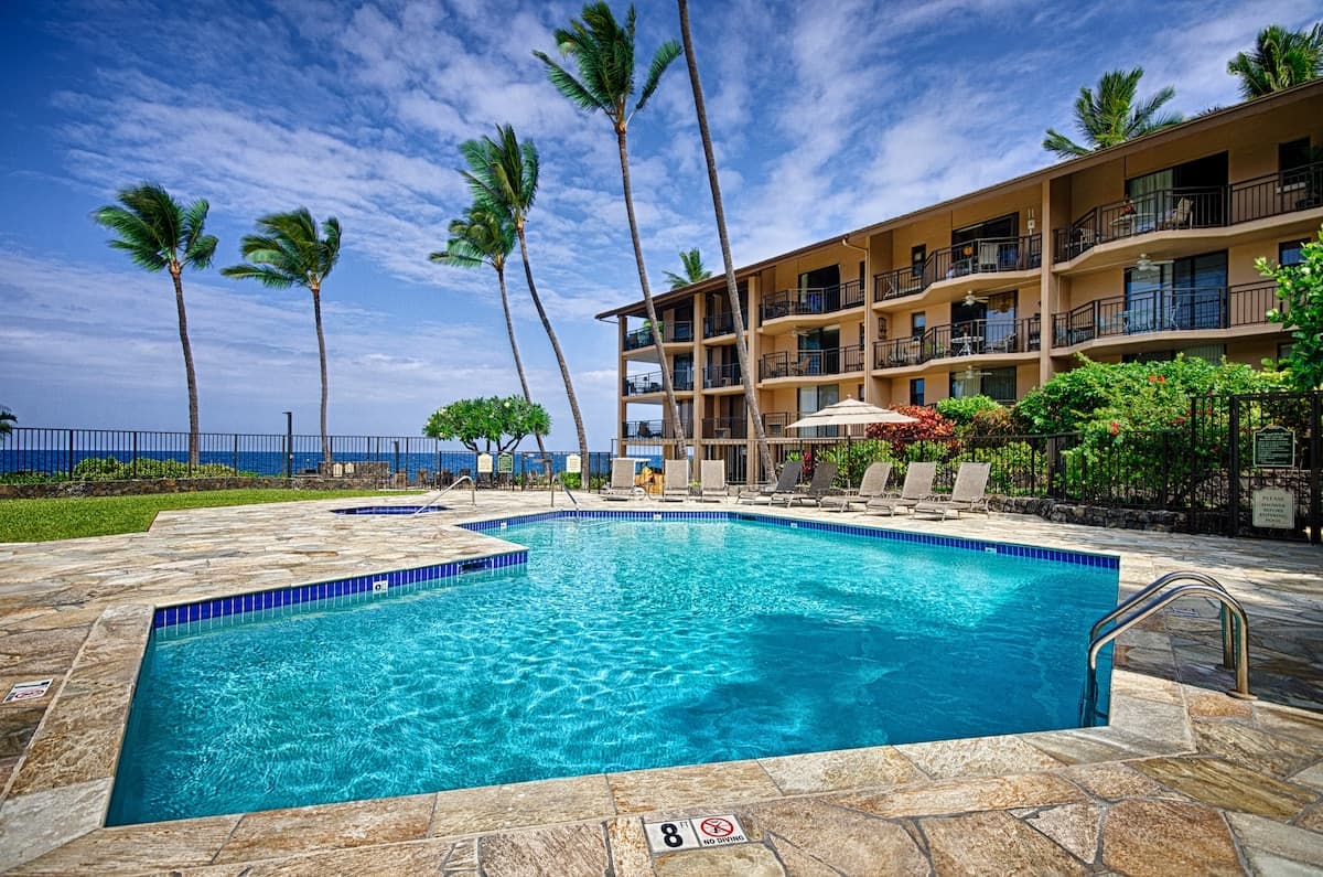 Condo in Kailua-Kona · ★4.72 · 1 bedroom · 2 beds · 1 bath - Photo 2