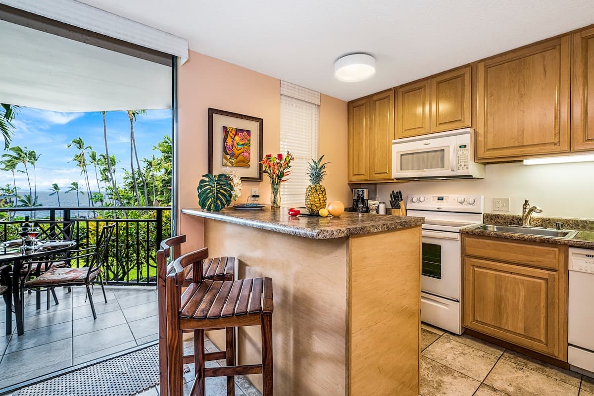 Condo in Kailua-Kona · ★4.72 · 1 bedroom · 2 beds · 1 bath - Photo 5