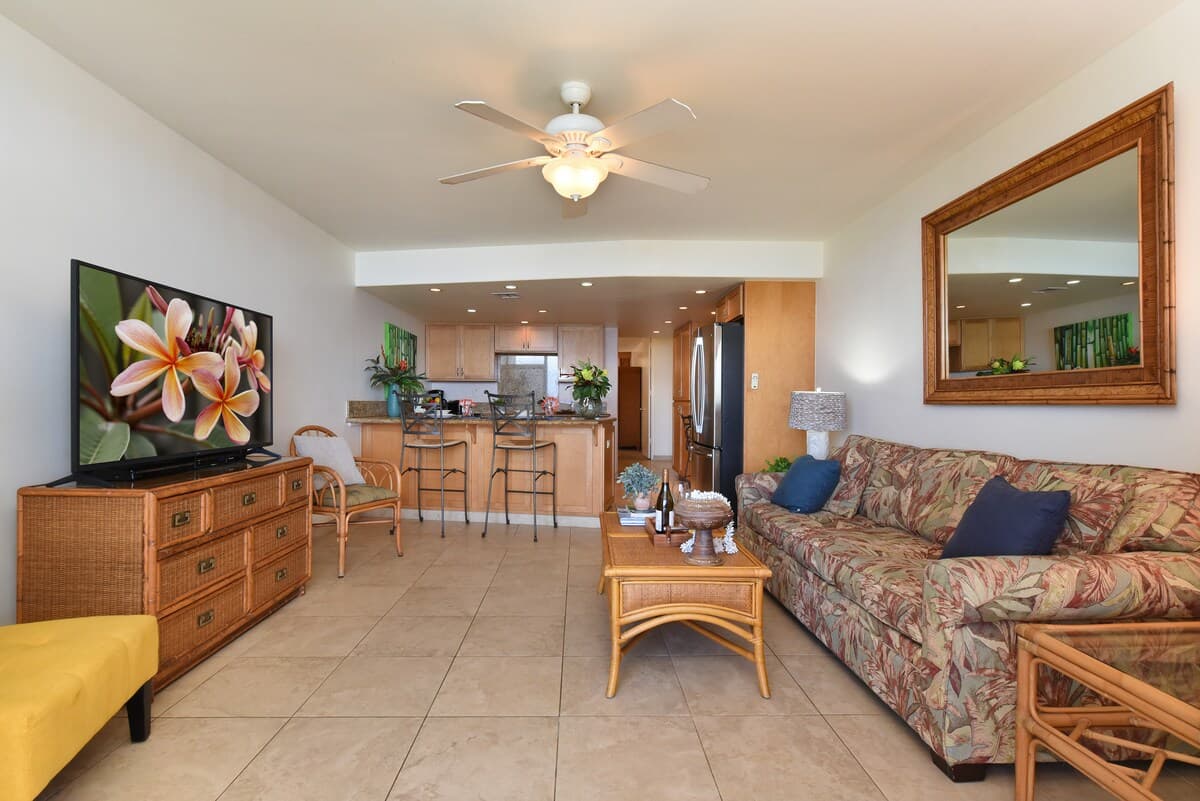 Condo in Lahaina · ★4.59 · 1 bedroom · 2 beds · 1 bath - Photo 5