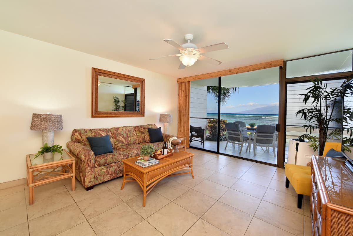 Condo in Lahaina · ★4.59 · 1 bedroom · 2 beds · 1 bath - Photo 2