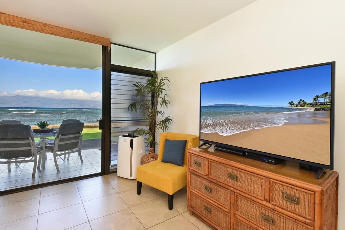 Condo in Lahaina · ★4.59 · 1 bedroom · 2 beds · 1 bath - Photo 4