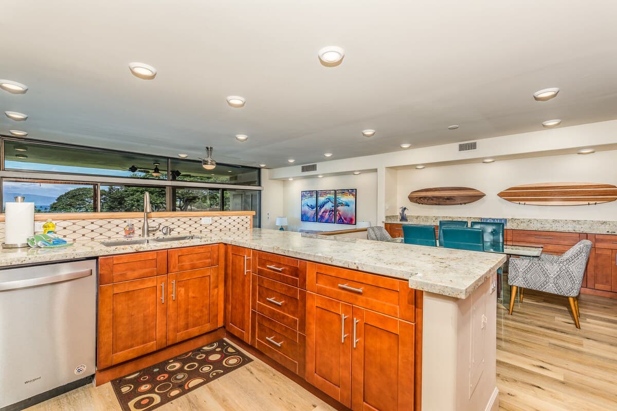 Condo in Lahaina · ★4.89 · 2 bedrooms · 2 beds · 2 baths - Photo 2