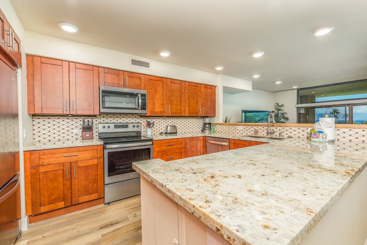 Condo in Lahaina · ★4.89 · 2 bedrooms · 2 beds · 2 baths - Photo 4
