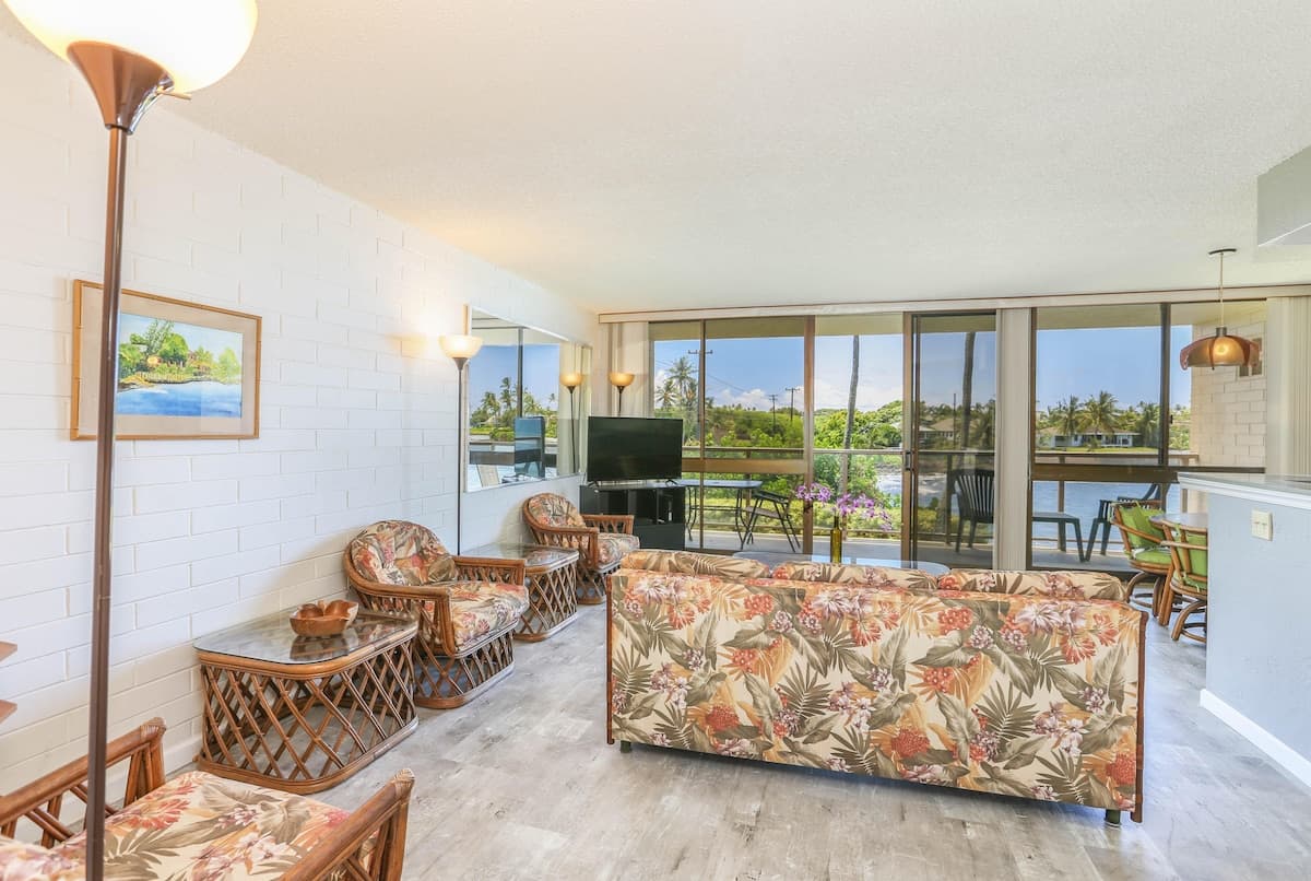 Condo in Koloa · ★4.35 · 1 bedroom · 2 beds · 1 private bath - Photo 4