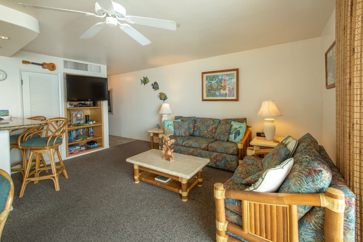 Condo in Kihei · ★4.5 · 1 bedroom · 2 beds · 1 private bath - Photo 4