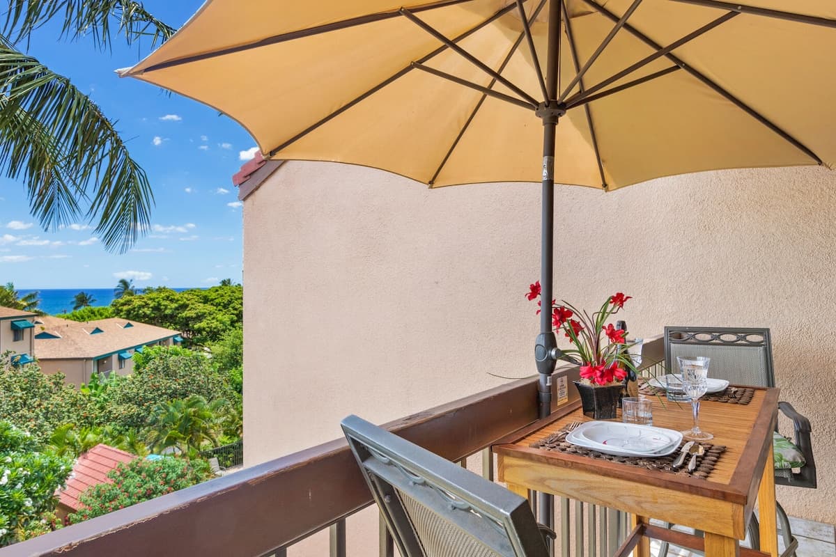 Condo in Kihei · ★4.58 · 2 bedrooms · 4 beds · 2 baths - Photo 2