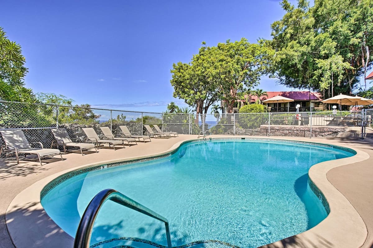 Kona Condo w/ View, Walk to Beach & Restaurants - Photo 2