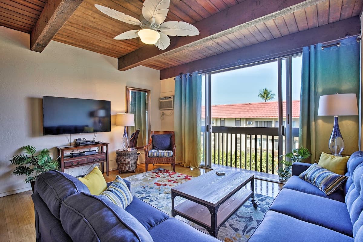 Kona Condo w/ View, Walk to Beach & Restaurants - Photo 1