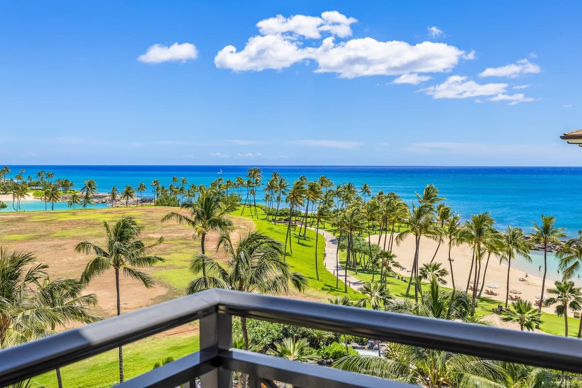 Condo in Kapolei · ★5.0 · 3 bedrooms · 5 beds · 3 private baths - Photo 4