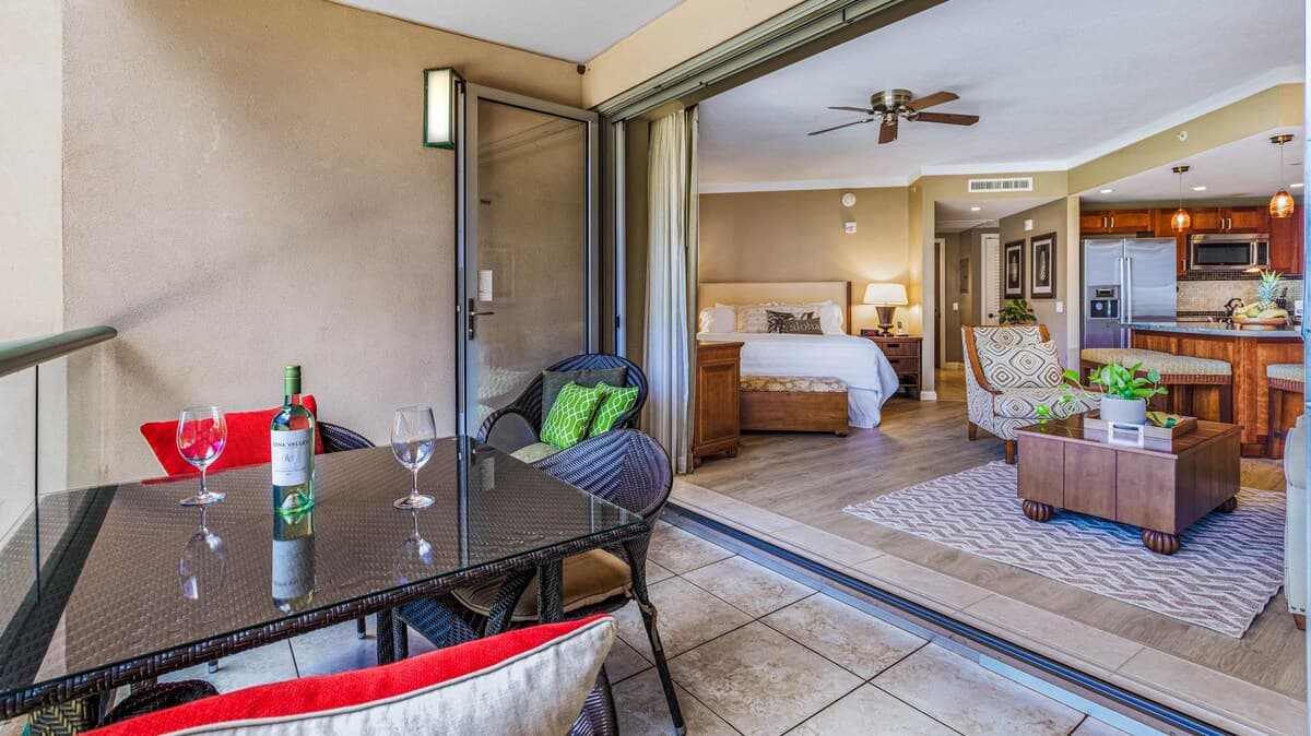 Condo in Lahaina · ★4.91 · 1 bedroom · 2 beds · 1 bath - Photo 5