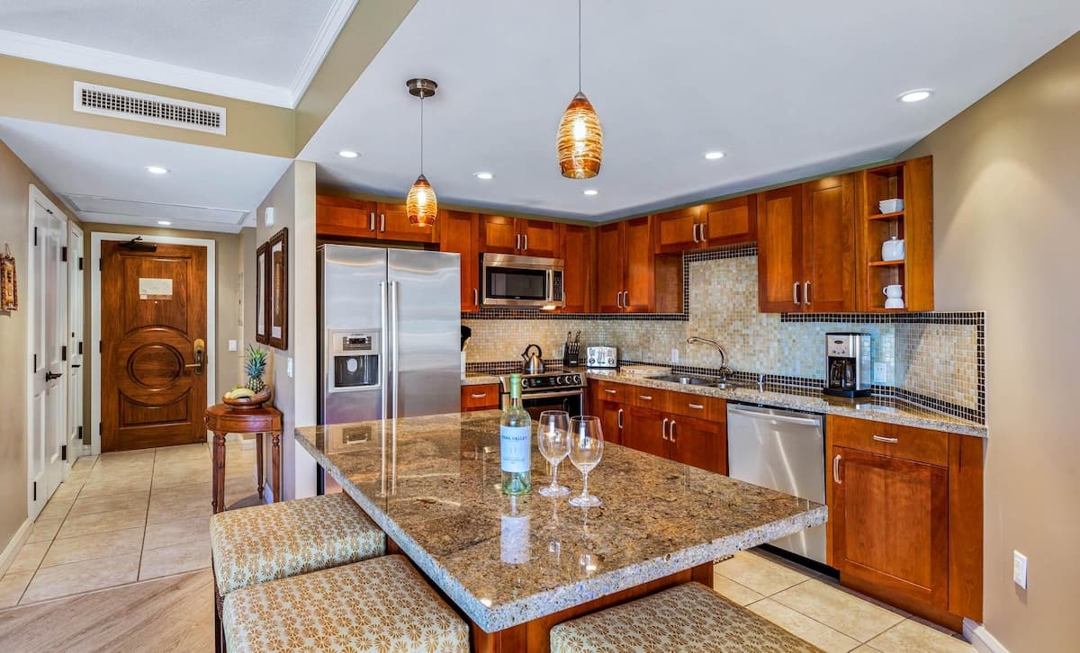 Condo in Lahaina · ★4.91 · 1 bedroom · 2 beds · 1 bath - Photo 3