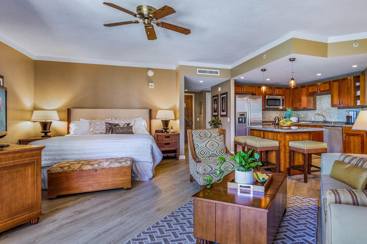 Condo in Lahaina · ★4.91 · 1 bedroom · 2 beds · 1 bath - Photo 2