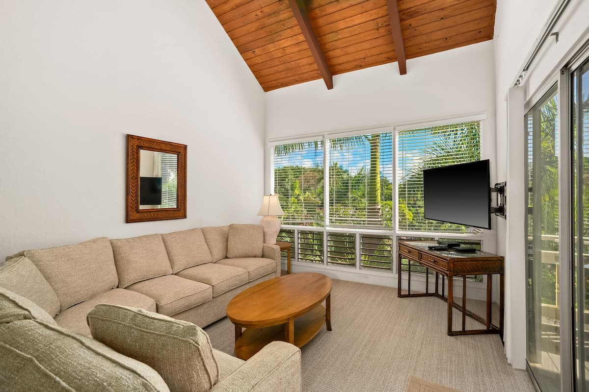 Cabin in Koloa · ★4.41 · 2 bedrooms · 2 beds · 2 private baths - Photo 4