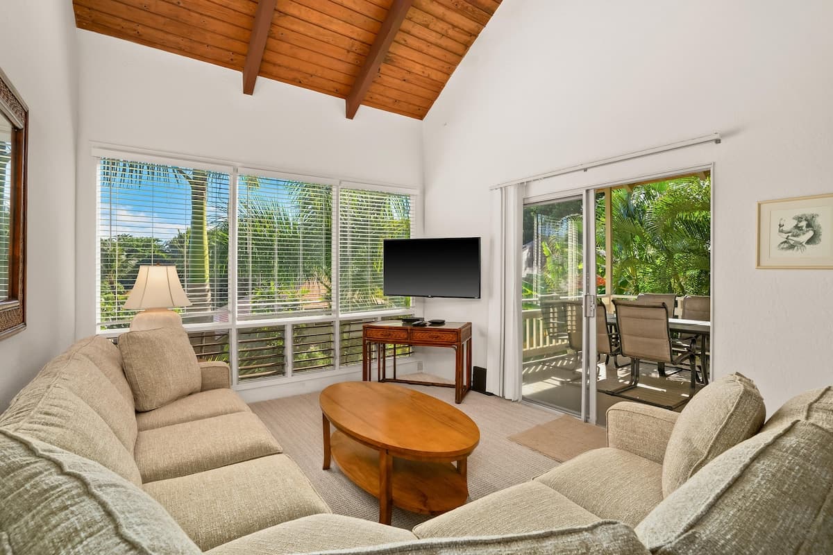 Cabin in Koloa · ★4.41 · 2 bedrooms · 2 beds · 2 private baths - Photo 3