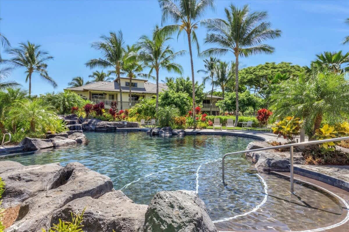 Townhouse in Waimea · ★4.79 · 2 bedrooms · 3 beds · 2 baths - Photo 1