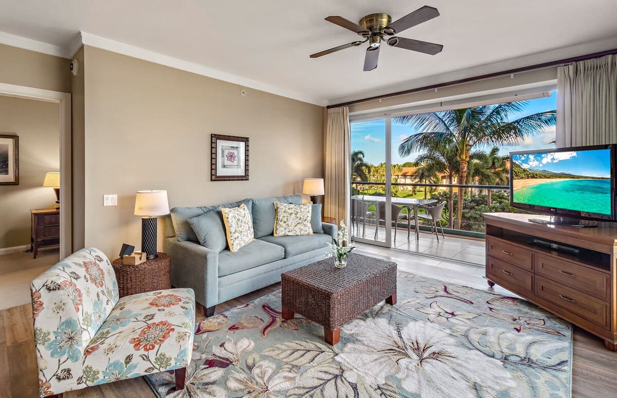 Condo in Lahaina · ★4.0 · 2 bedrooms · 3 beds · 2 baths - Photo 3