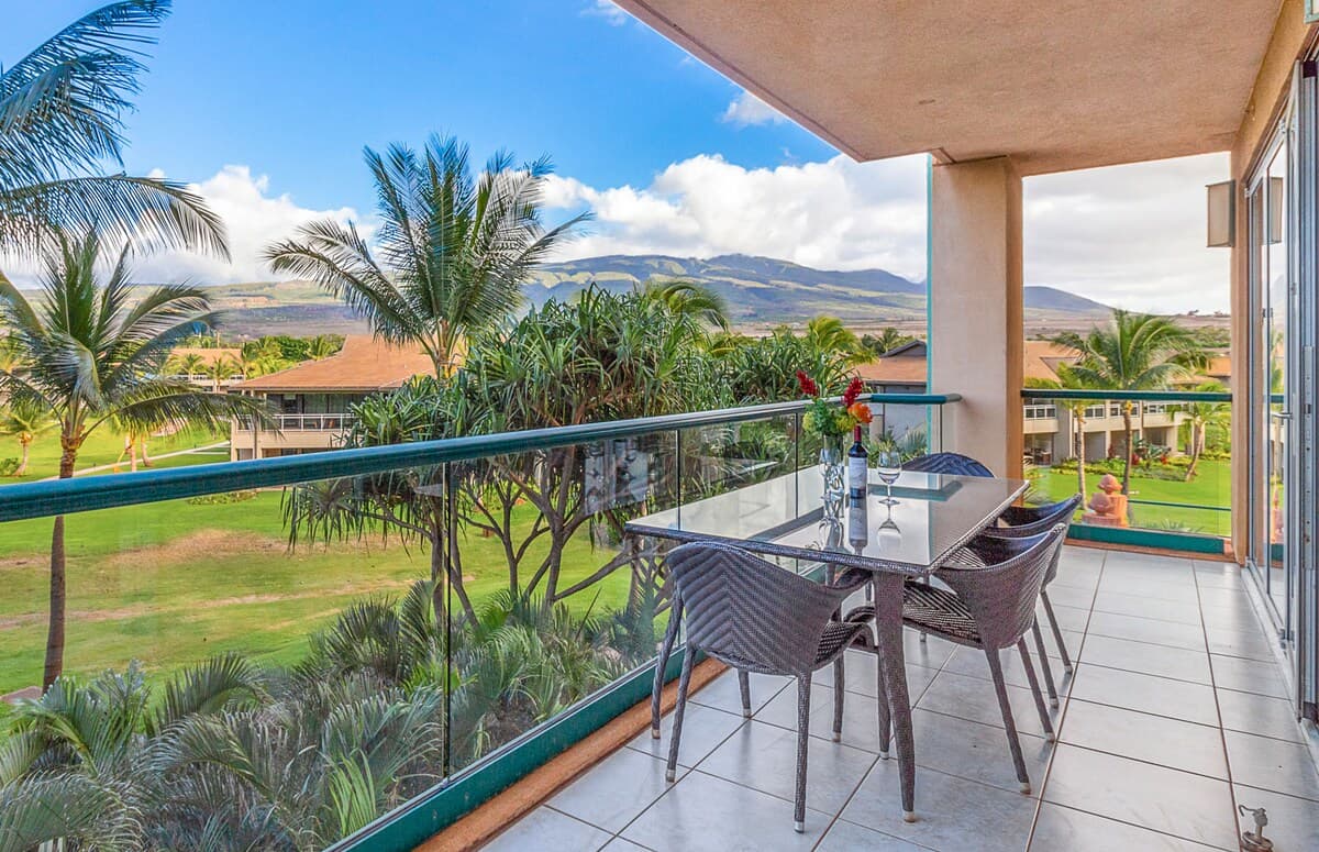 Condo in Lahaina · ★4.0 · 2 bedrooms · 3 beds · 2 baths - Photo 2