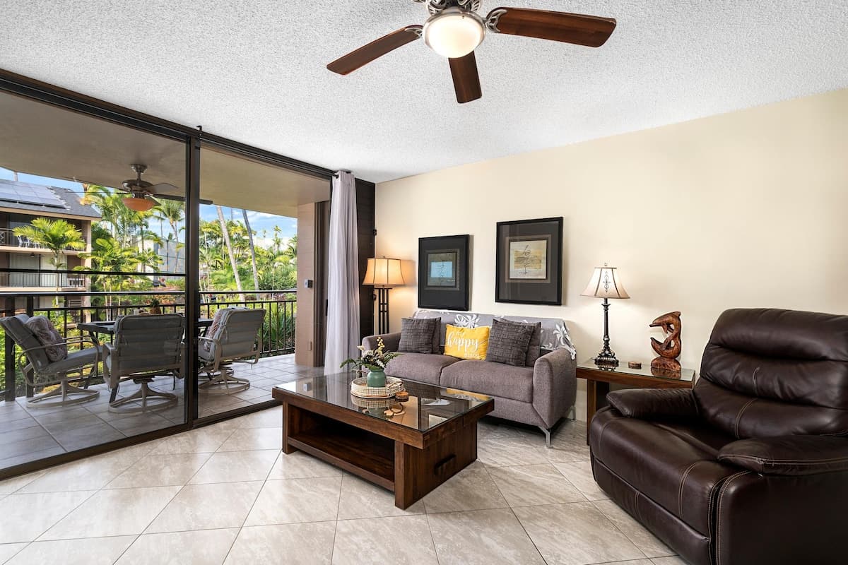 Condo in Kailua-Kona · ★4.94 · 2 bedrooms · 3 beds · 2 baths - Photo 4