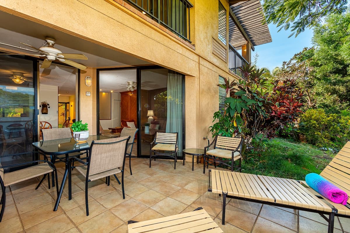 Townhouse in Kihei · ★4.28 · 2 bedrooms · 5 beds · 2.5 baths - Photo 3