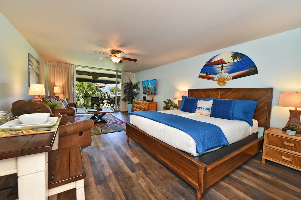 Condo in Lahaina · ★4.77 · 1 bedroom · 2 beds · 1 bath - Photo 3