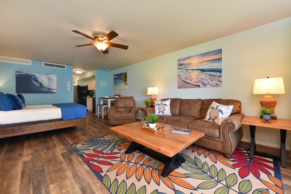 Condo in Lahaina · ★4.77 · 1 bedroom · 2 beds · 1 bath - Photo 2