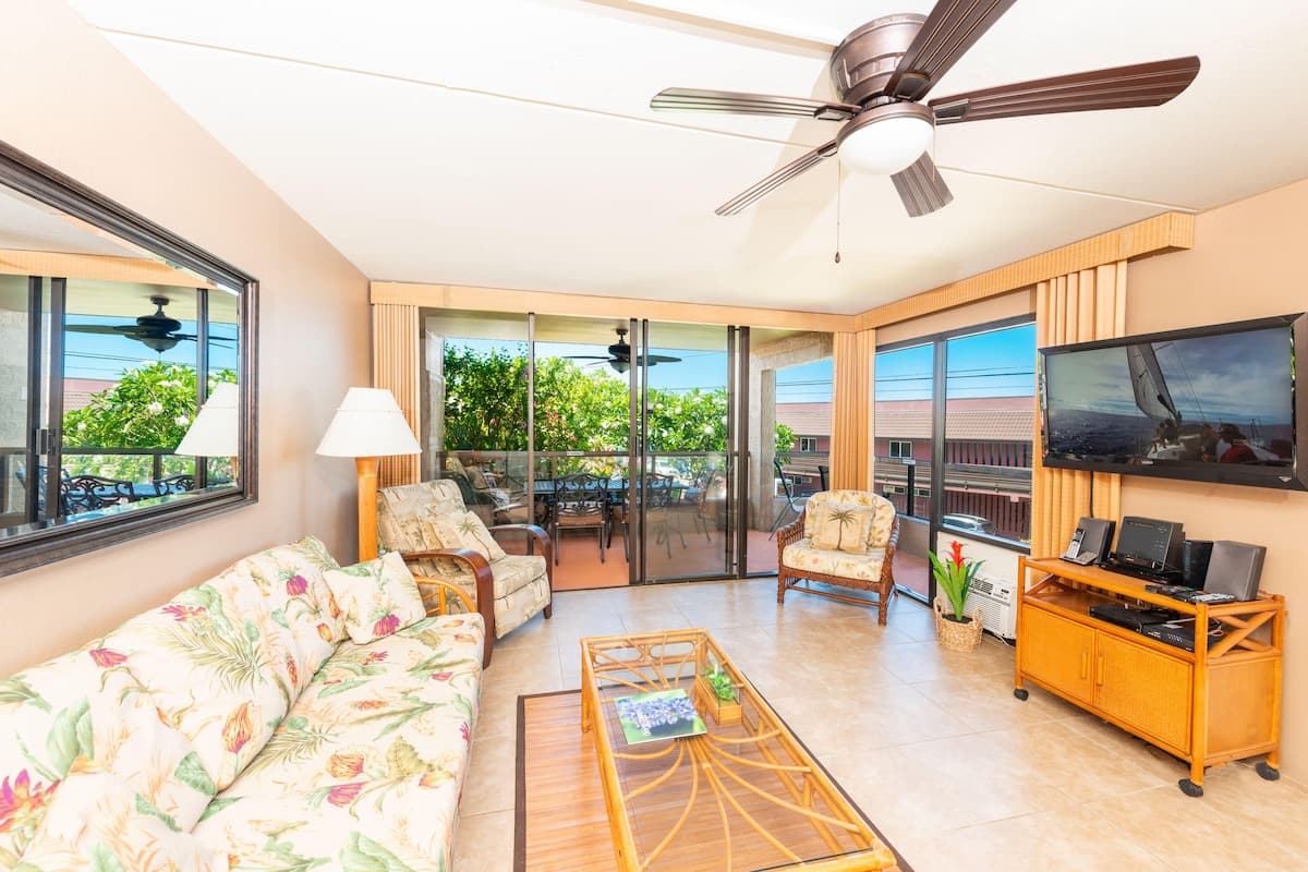 Condo in Kailua-Kona · ★4.87 · 2 bedrooms · 4 beds · 3 private baths - Photo 5